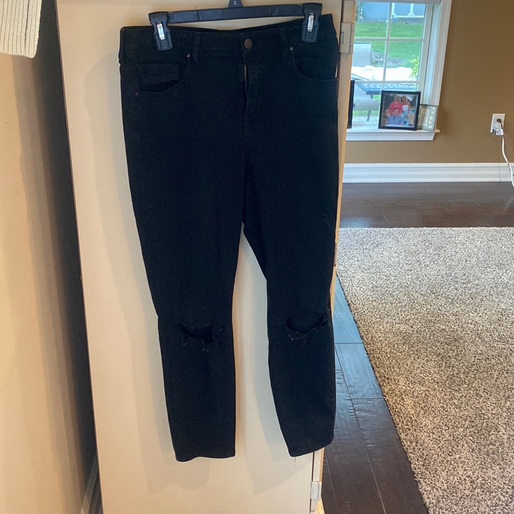 Women’s Black Pacsun ripped jeans